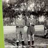 C�� da dire che Vito e Vincenzo sono ex calciatori dilettanti: hanno infatti vestito la maglia del Liberty, la storica compagine che nel 1928, fondendosi con l�Ideale, diede vita all�Unione Sportiva Bari (nella foto Vito a sinistra in un'immagine degli anni 60) 